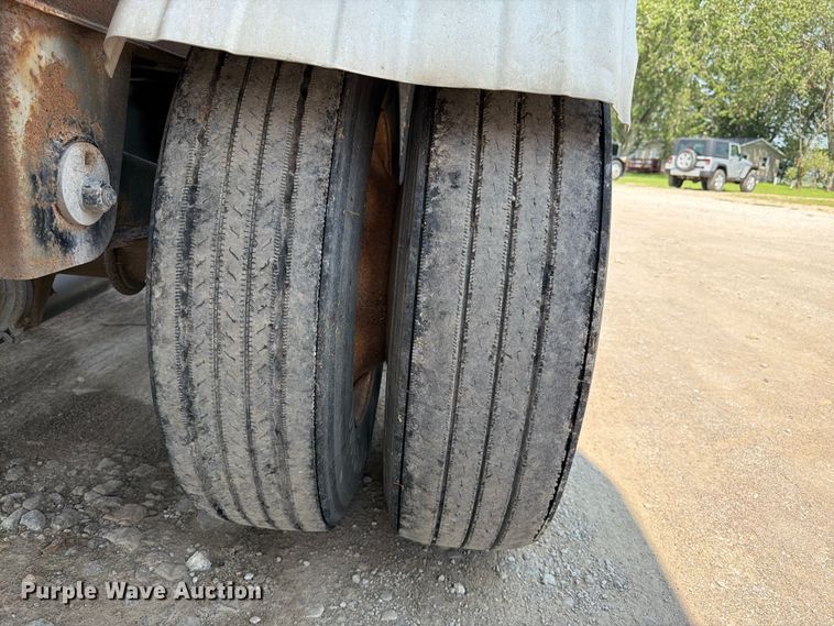 image for item FK3289 1985 Fruehauf FRUE tank trailer