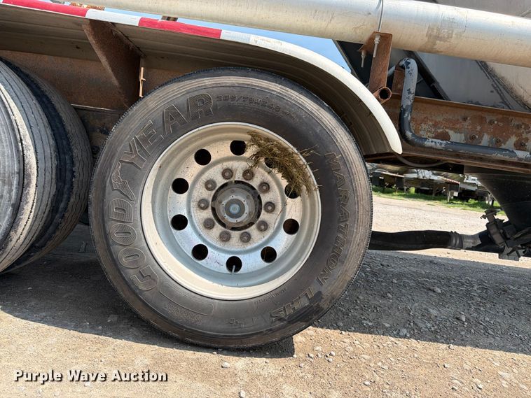 image for item FK3289 1985 Fruehauf FRUE tank trailer