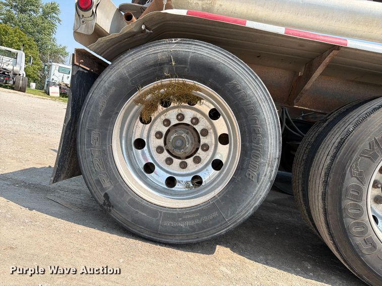image for item FK3289 1985 Fruehauf FRUE tank trailer