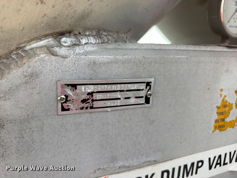 image for item FK3289 1985 Fruehauf FRUE tank trailer