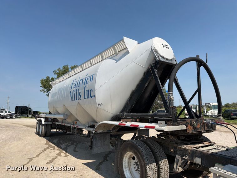 image for item FK3290 1985 Fruehauf pneumatic dry bulk trailer