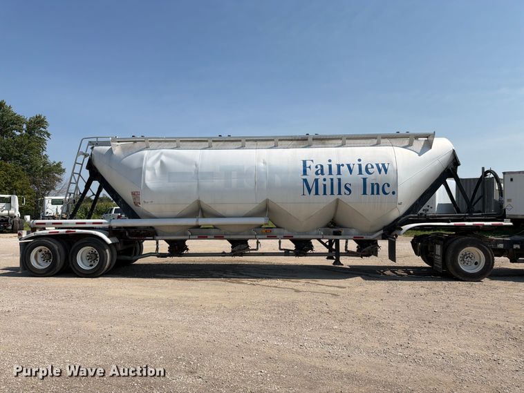image for item FK3290 1985 Fruehauf pneumatic dry bulk trailer