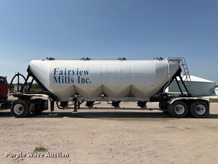 image for item FK3290 1985 Fruehauf pneumatic dry bulk trailer