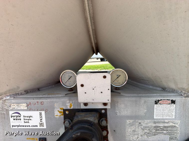 image for item FK3290 1985 Fruehauf pneumatic dry bulk trailer