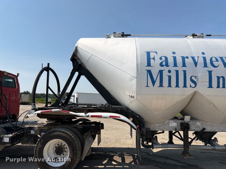 image for item FK3290 1985 Fruehauf pneumatic dry bulk trailer