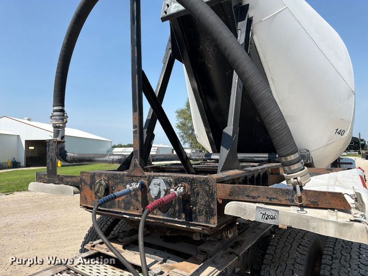 image for item FK3290 1985 Fruehauf pneumatic dry bulk trailer
