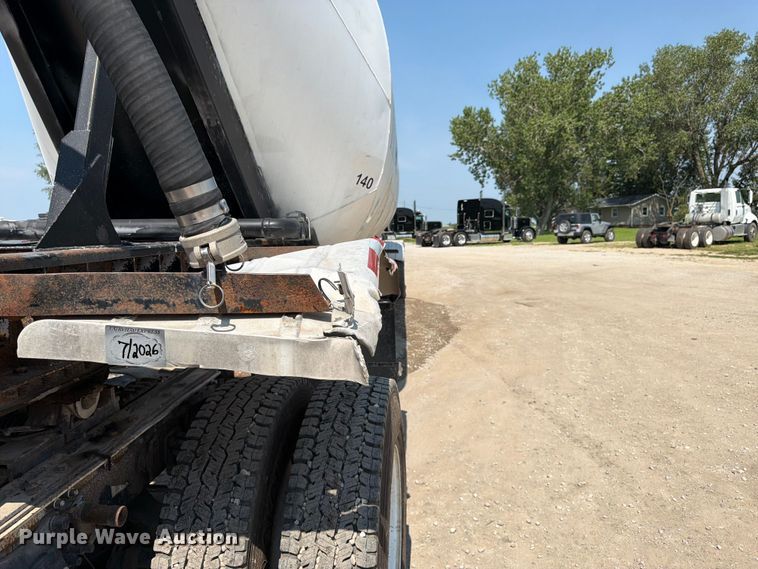 image for item FK3290 1985 Fruehauf pneumatic dry bulk trailer
