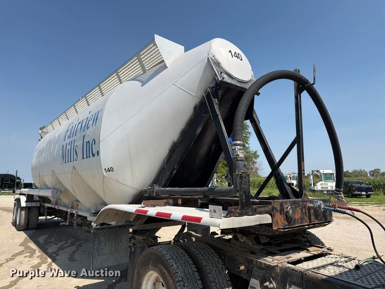 image for item FK3290 1985 Fruehauf pneumatic dry bulk trailer