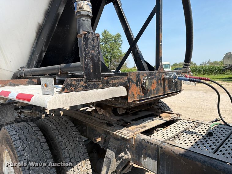 image for item FK3290 1985 Fruehauf pneumatic dry bulk trailer