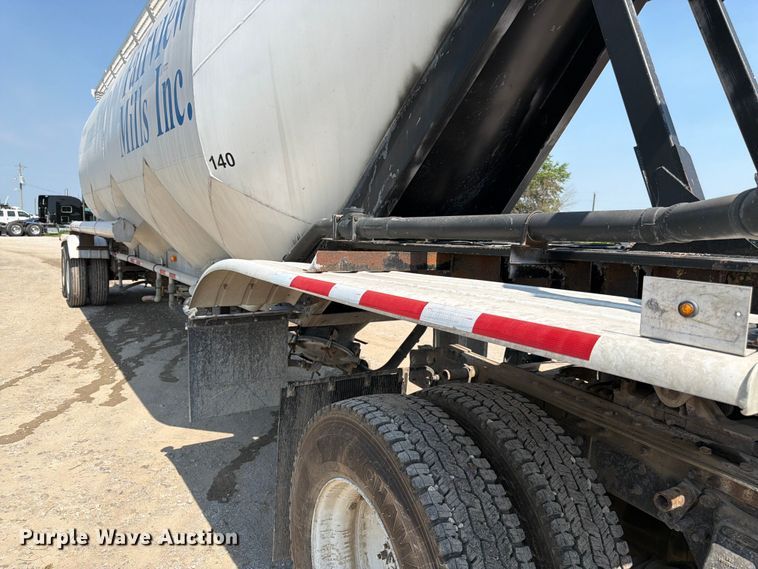image for item FK3290 1985 Fruehauf pneumatic dry bulk trailer