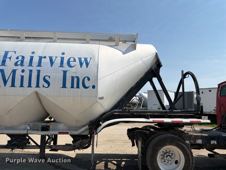 image for item FK3290 1985 Fruehauf pneumatic dry bulk trailer