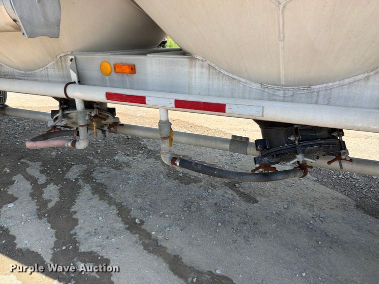 image for item FK3290 1985 Fruehauf pneumatic dry bulk trailer