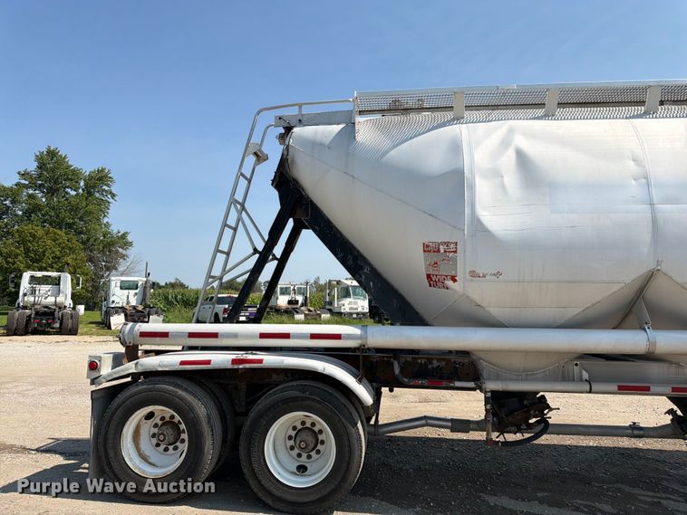 image for item FK3290 1985 Fruehauf pneumatic dry bulk trailer