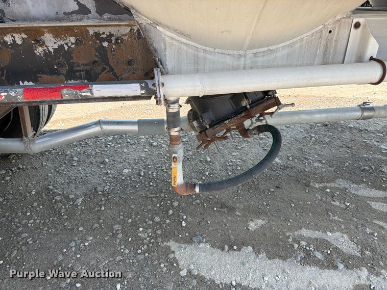 image for item FK3290 1985 Fruehauf pneumatic dry bulk trailer