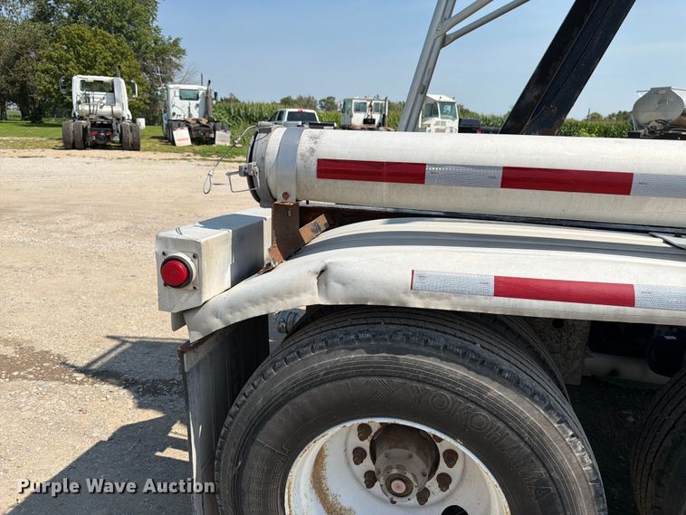 image for item FK3290 1985 Fruehauf pneumatic dry bulk trailer