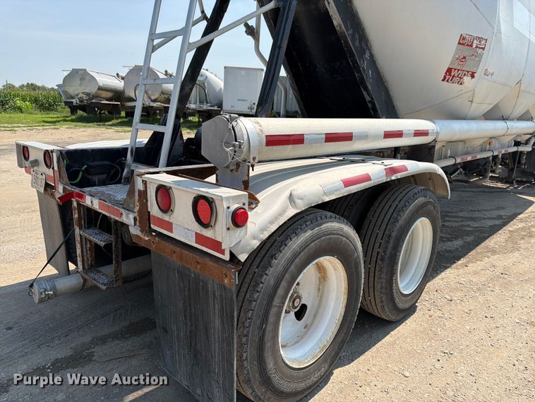 image for item FK3290 1985 Fruehauf pneumatic dry bulk trailer