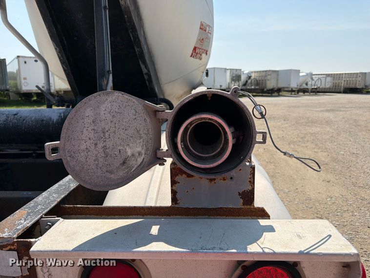 image for item FK3290 1985 Fruehauf pneumatic dry bulk trailer