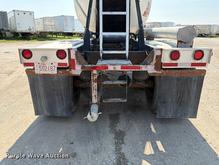 image for item FK3290 1985 Fruehauf pneumatic dry bulk trailer