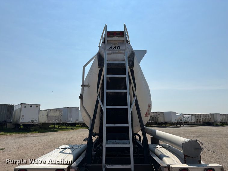 image for item FK3290 1985 Fruehauf pneumatic dry bulk trailer