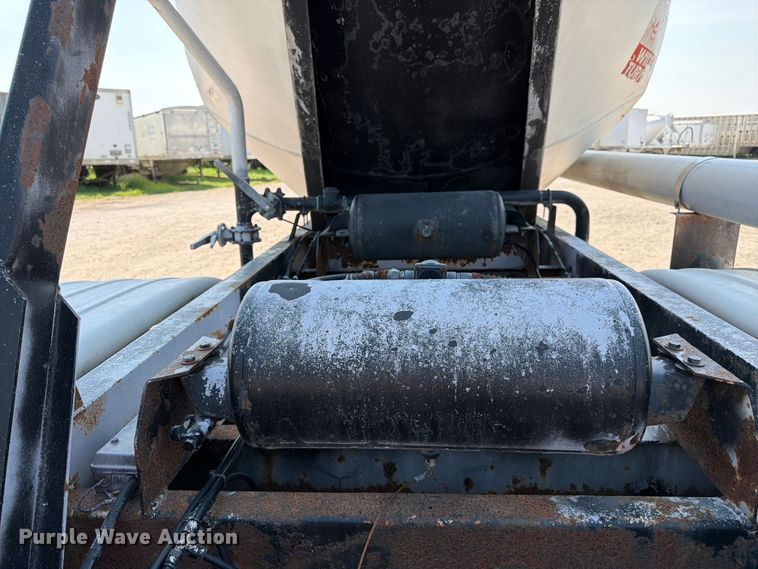 image for item FK3290 1985 Fruehauf pneumatic dry bulk trailer