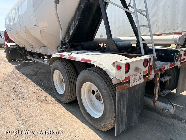image for item FK3290 1985 Fruehauf pneumatic dry bulk trailer