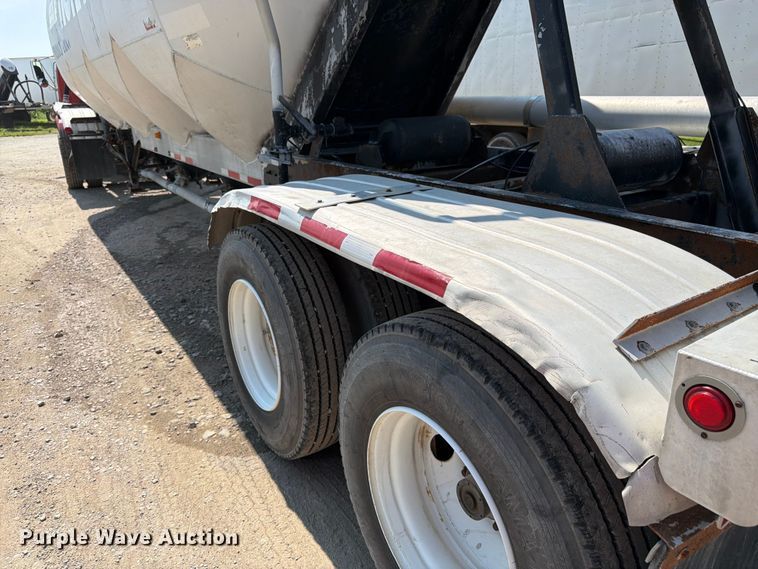 image for item FK3290 1985 Fruehauf pneumatic dry bulk trailer