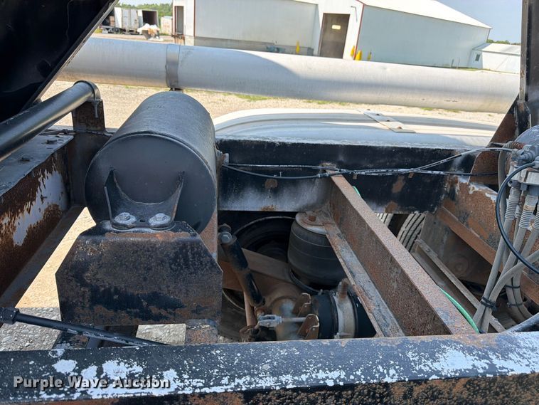 image for item FK3290 1985 Fruehauf pneumatic dry bulk trailer