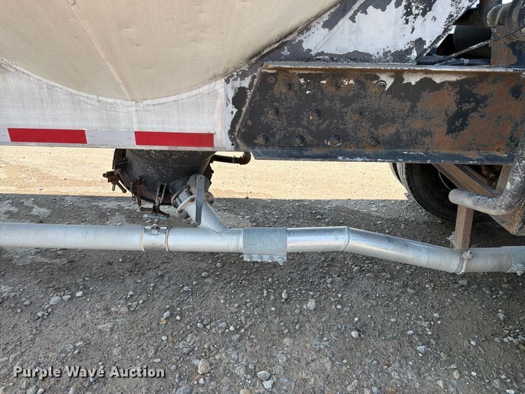 image for item FK3290 1985 Fruehauf pneumatic dry bulk trailer