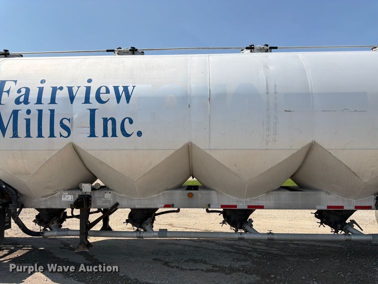 image for item FK3290 1985 Fruehauf pneumatic dry bulk trailer