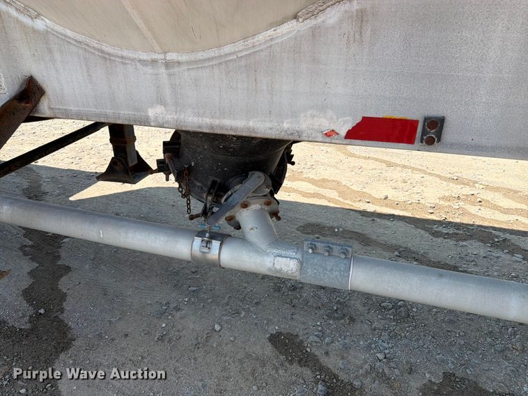 image for item FK3290 1985 Fruehauf pneumatic dry bulk trailer
