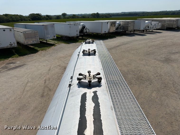 image for item FK3290 1985 Fruehauf pneumatic dry bulk trailer