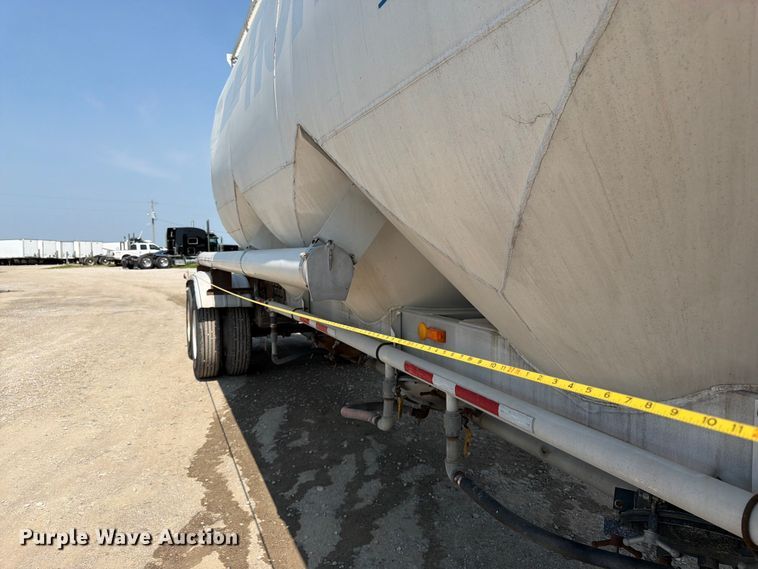 image for item FK3290 1985 Fruehauf pneumatic dry bulk trailer