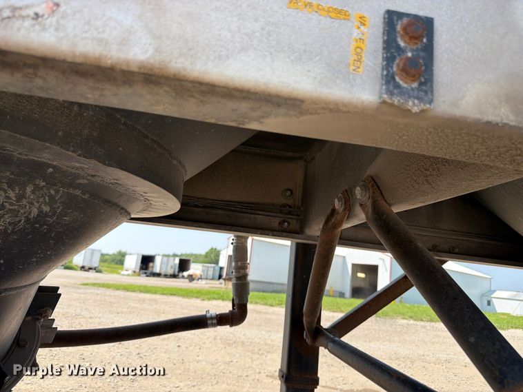 image for item FK3290 1985 Fruehauf pneumatic dry bulk trailer