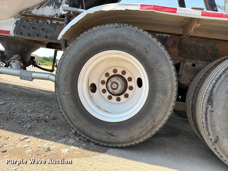 image for item FK3290 1985 Fruehauf pneumatic dry bulk trailer