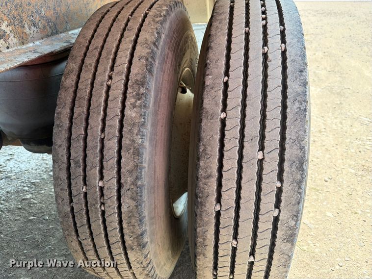 image for item FK3290 1985 Fruehauf pneumatic dry bulk trailer
