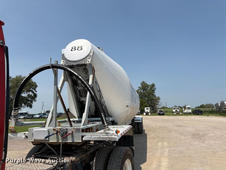 image for item FK3293 1985 Fruehauf pneumatic dry bulk trailer