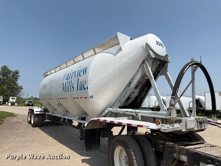 image for item FK3293 1985 Fruehauf pneumatic dry bulk trailer