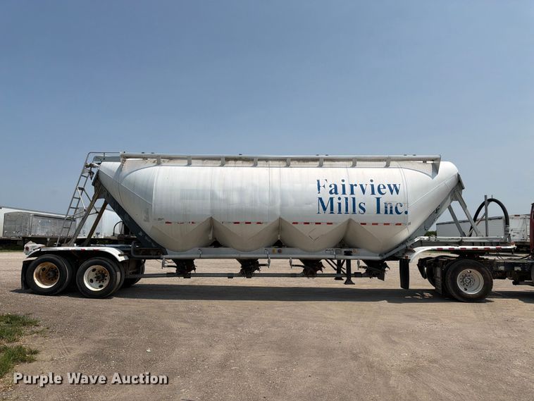 image for item FK3293 1985 Fruehauf pneumatic dry bulk trailer
