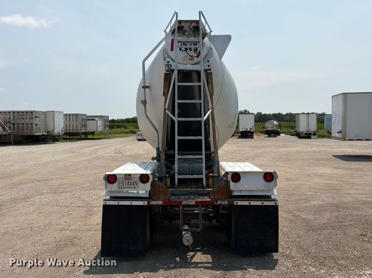 image for item FK3293 1985 Fruehauf pneumatic dry bulk trailer