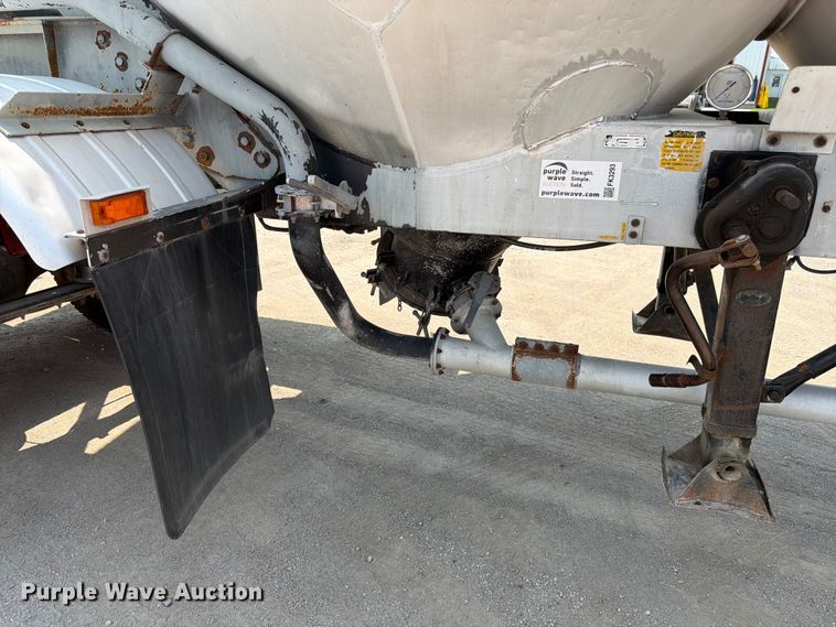 image for item FK3293 1985 Fruehauf pneumatic dry bulk trailer