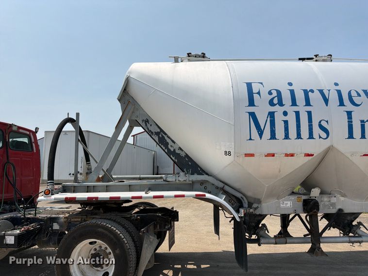 image for item FK3293 1985 Fruehauf pneumatic dry bulk trailer