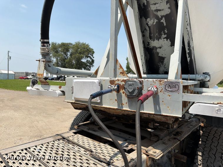 image for item FK3293 1985 Fruehauf pneumatic dry bulk trailer