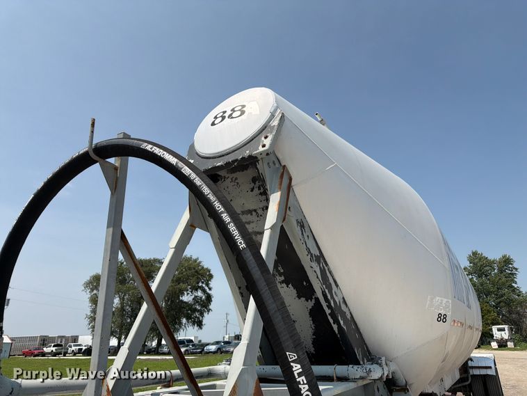 image for item FK3293 1985 Fruehauf pneumatic dry bulk trailer