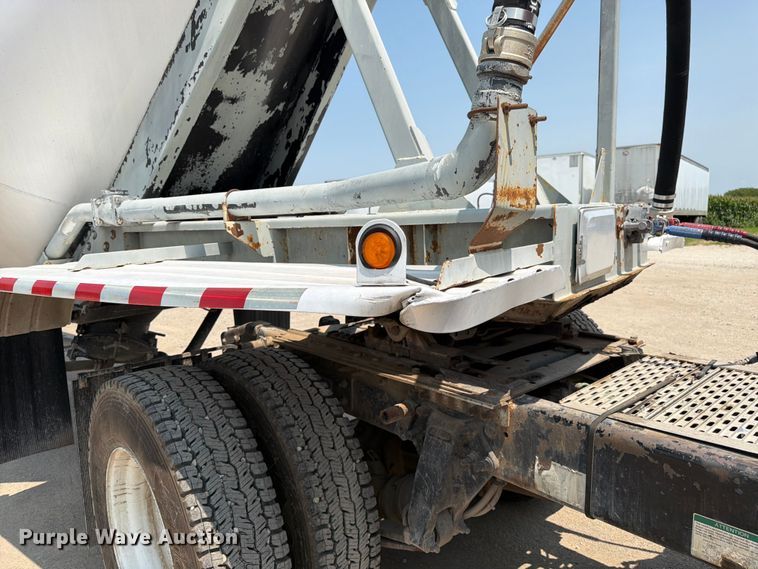 image for item FK3293 1985 Fruehauf pneumatic dry bulk trailer