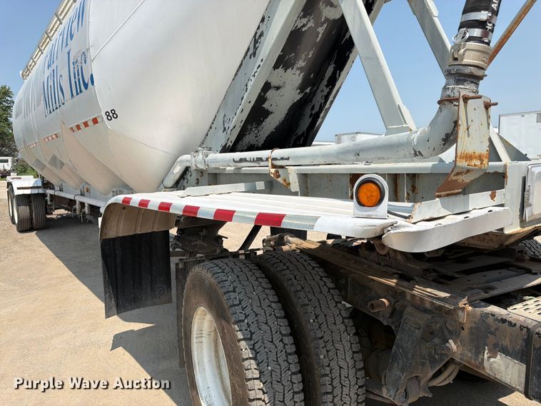 image for item FK3293 1985 Fruehauf pneumatic dry bulk trailer