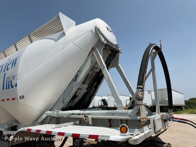 image for item FK3293 1985 Fruehauf pneumatic dry bulk trailer