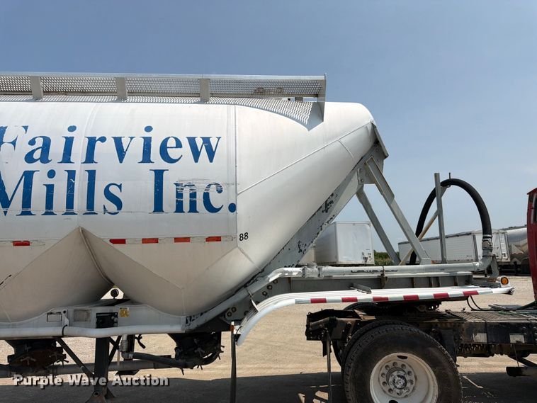 image for item FK3293 1985 Fruehauf pneumatic dry bulk trailer