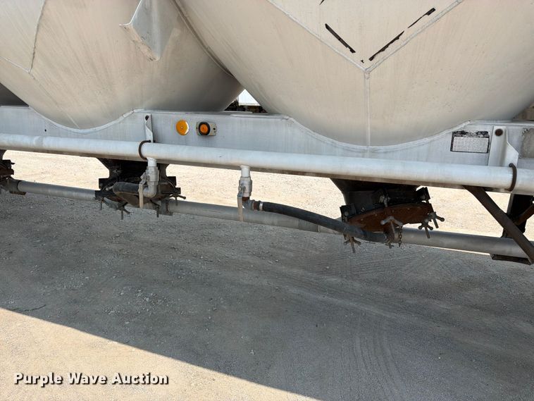 image for item FK3293 1985 Fruehauf pneumatic dry bulk trailer