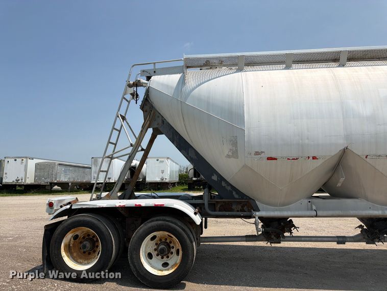 image for item FK3293 1985 Fruehauf pneumatic dry bulk trailer