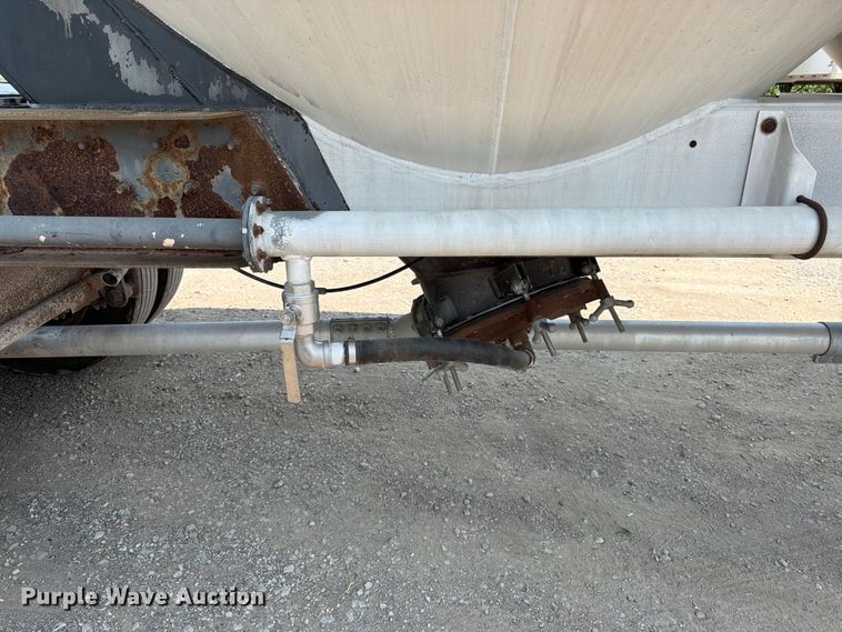 image for item FK3293 1985 Fruehauf pneumatic dry bulk trailer